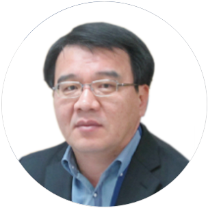 춘천신촌학교장 정윤 사진